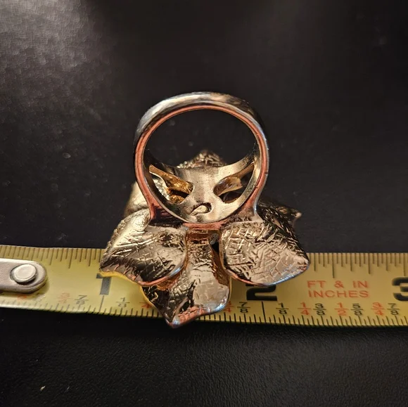 Banana Republic Gold Flower Ring - Picture 6 of 10